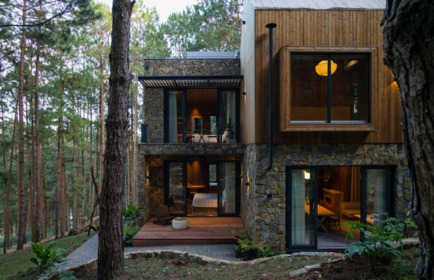 biet-thu-nghi-duong-go-thong-mai-doc-an-minh-giua-rung-thong-da-lat