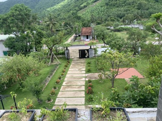 chiem-nguong-nha-vuon-140m2-ngap-cay-xanh-tach-minh-khoi-pho-thi-xo-bo
