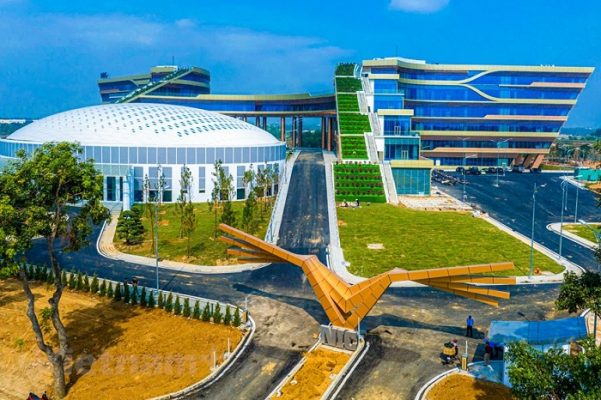 khanh-thanh-trung-tam-doi-moi-sang-tao-quoc-gia-lon-nhat-viet-nam-su-kien-quy-tu-cac-cong-ty-cong-nghe-hang-dau-viet-nam-va-the-gioi